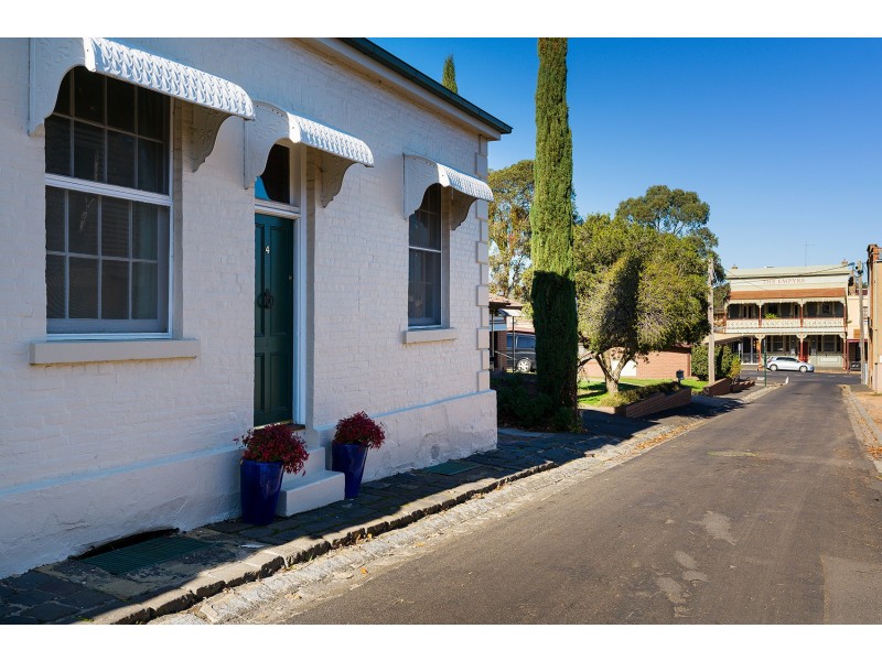 4 Lyttleton Avenue, Castlemaine VIC 3450
