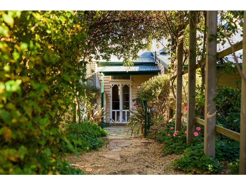 4 Lyttleton Avenue, Castlemaine VIC 3450