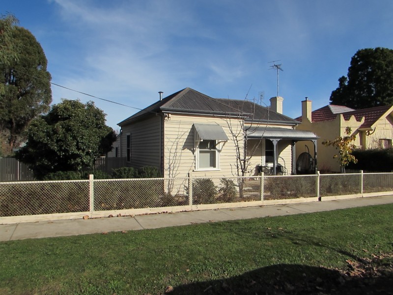 86 Lyttleton Street, Castlemaine VIC 3450