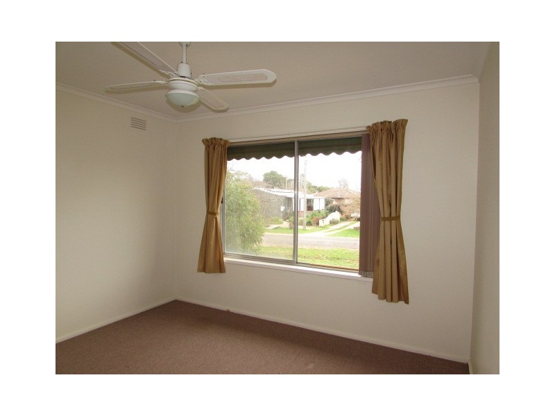 16 Richards Road, Castlemaine VIC 3450