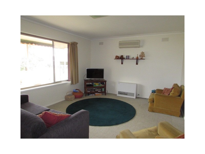 16 Richards Road, Castlemaine VIC 3450