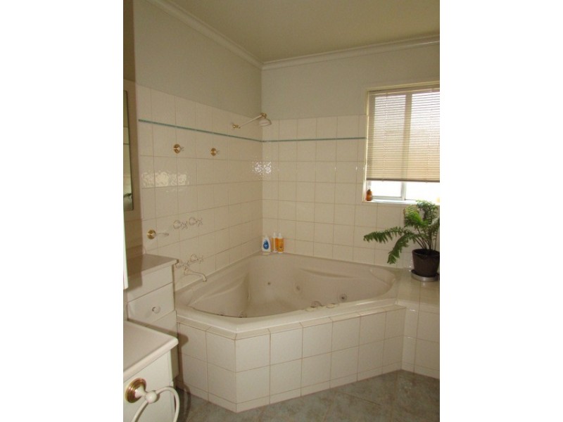 16 Richards Road, Castlemaine VIC 3450