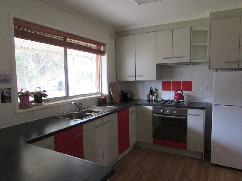 16 Richards Road, Castlemaine VIC 3450