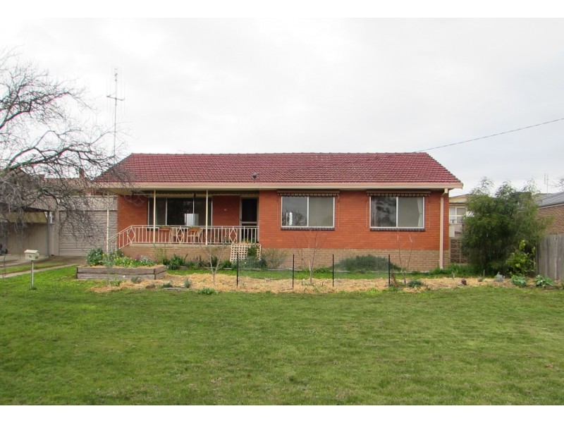16 Richards Road, Castlemaine VIC 3450