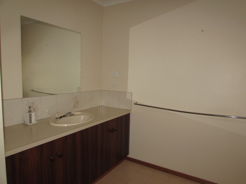 1/23 Gainsborough Street, Castlemaine VIC 3450