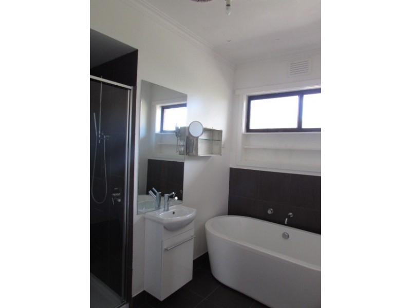 2/14 Yeats Street, Castlemaine VIC 3450