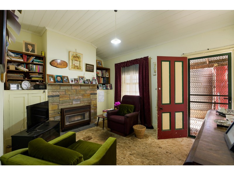 282 Pyrenees Highway, Chewton VIC 3451