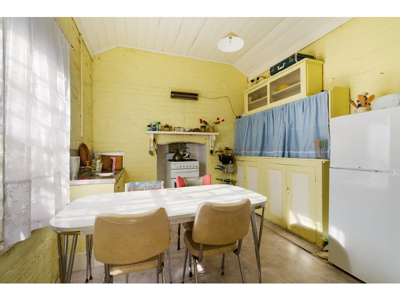 282 Pyrenees Highway, Chewton VIC 3451