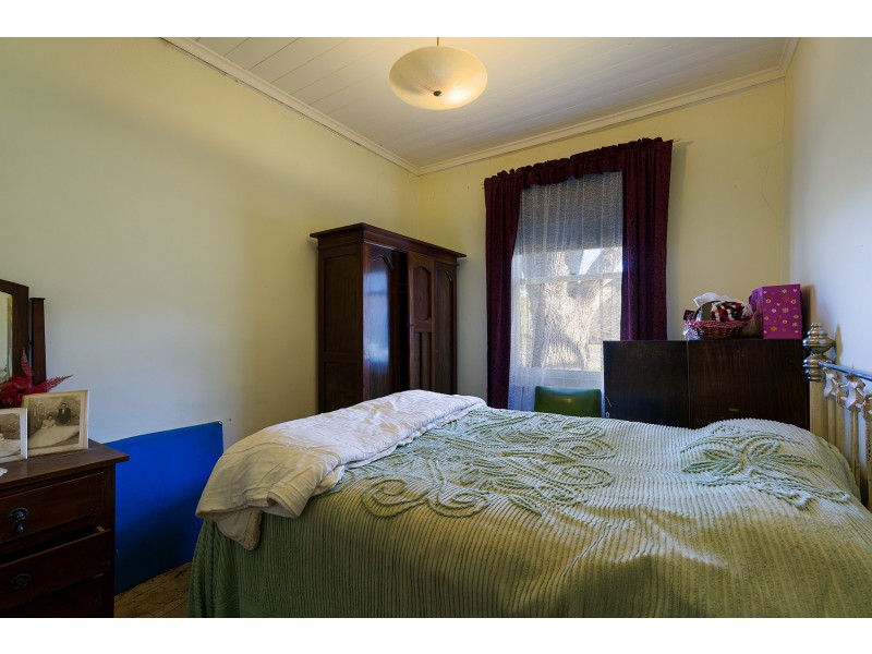 282 Pyrenees Highway, Chewton VIC 3451