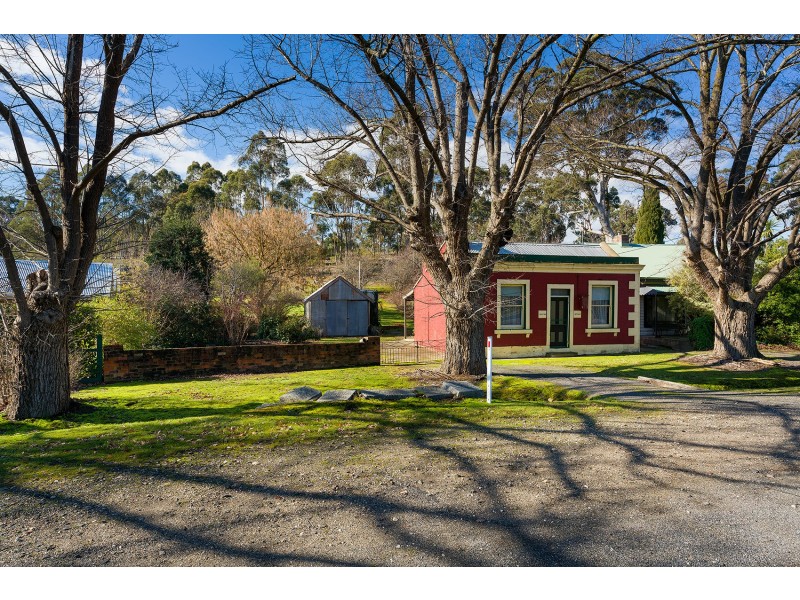 282 Pyrenees Highway, Chewton VIC 3451