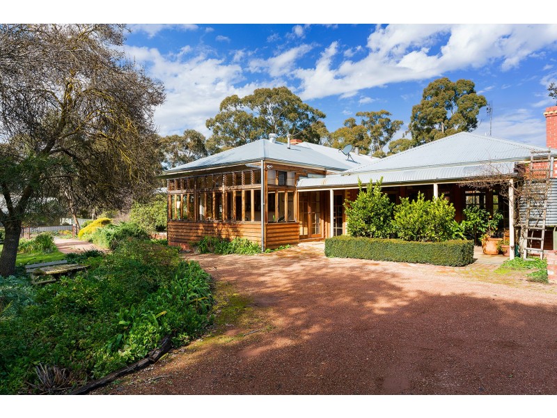 101 Diamond Gully Road, Mckenzie Hill VIC 3451
