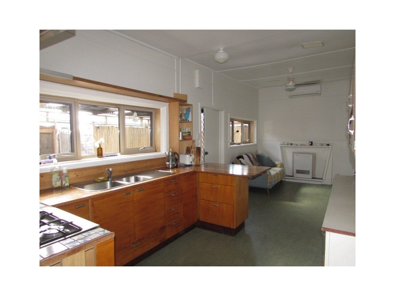 2/1 Johnstone Street, Castlemaine VIC 3450