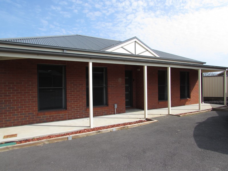 2/10a Moscript Street, Campbells Creek VIC 3451
