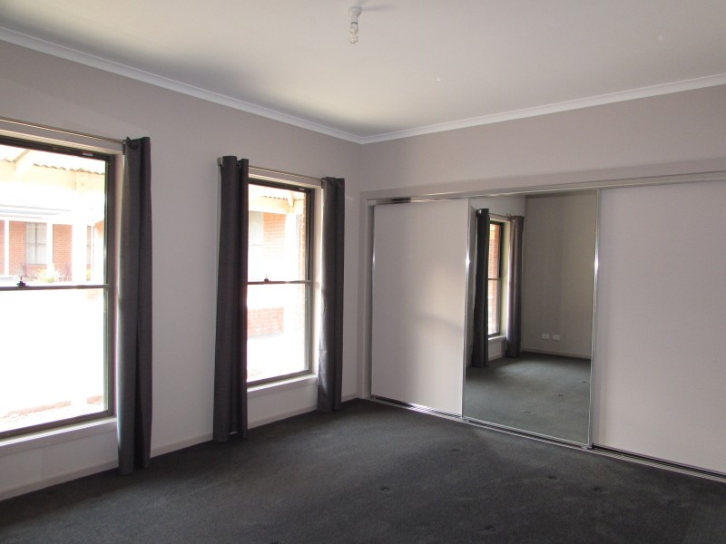 2/10a Moscript Street, Campbells Creek VIC 3451