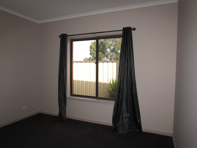 2/10a Moscript Street, Campbells Creek VIC 3451