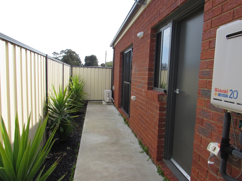 2/10a Moscript Street, Campbells Creek VIC 3451