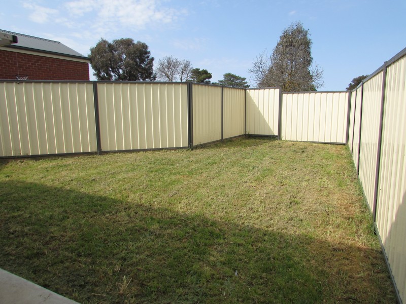 2/10a Moscript Street, Campbells Creek VIC 3451