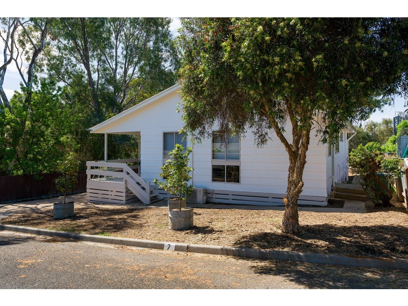 7 Pleasant Street, Castlemaine VIC 3450