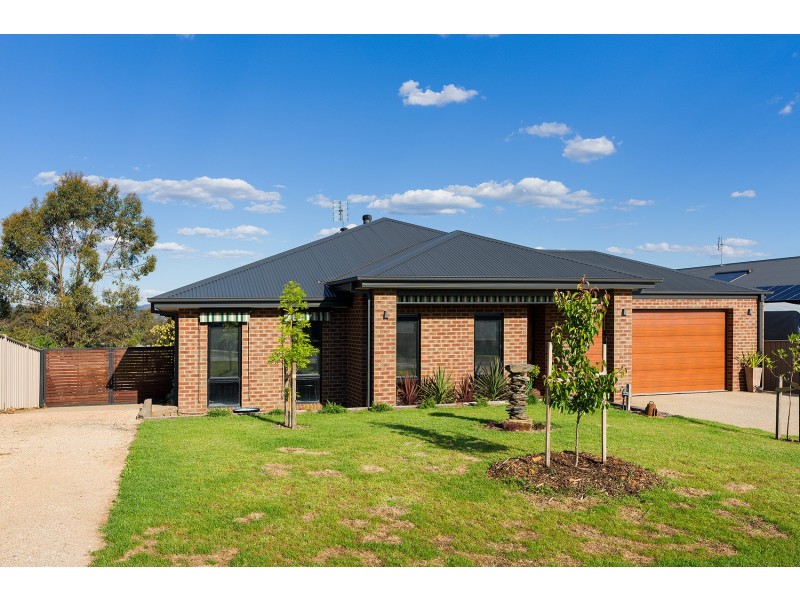 22 Phyllis Crescent, Castlemaine VIC 3450