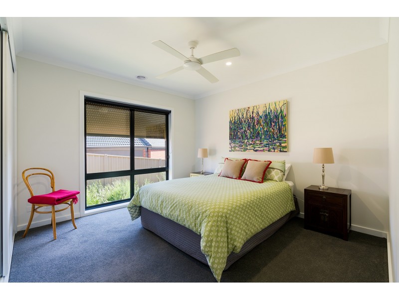 22 Phyllis Crescent, Castlemaine VIC 3450