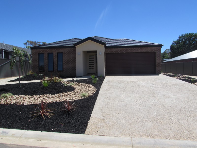 12 Carloway Drive, Castlemaine VIC 3450