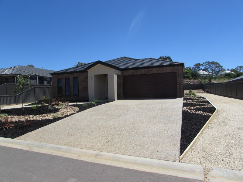 12 Carloway Drive, Castlemaine VIC 3450