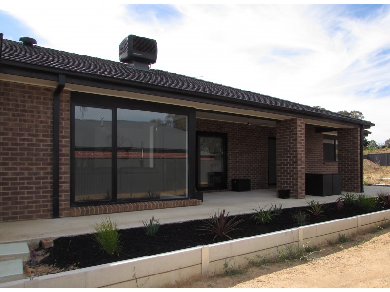 12 Carloway Drive, Castlemaine VIC 3450