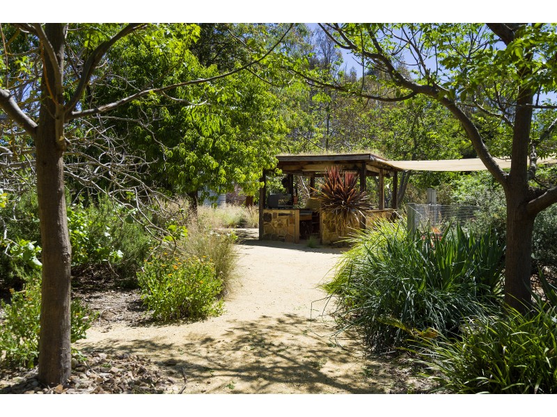 117 Kemps  Bridge Rd, Guildford VIC 3451