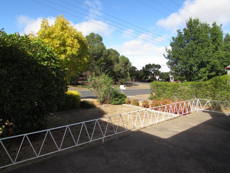9 Gainsborough Street, Castlemaine VIC 3450