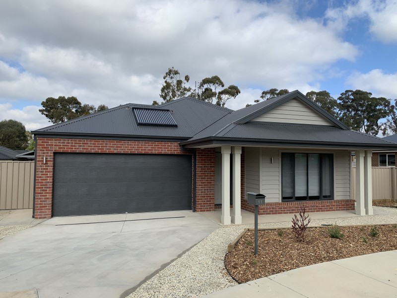 11 Woodman Drive, Mckenzie Hill VIC 3451