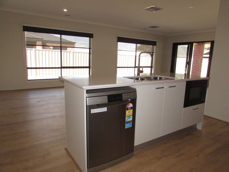 11 Woodman Drive, Mckenzie Hill VIC 3451