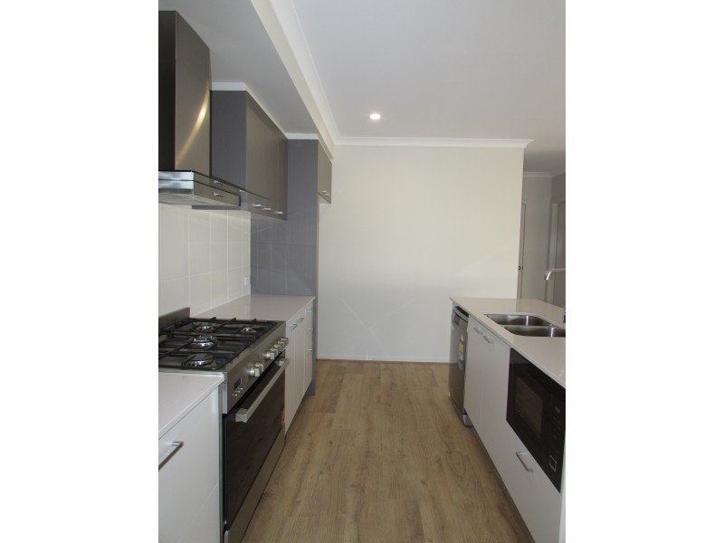 11 Woodman Drive, Mckenzie Hill VIC 3451