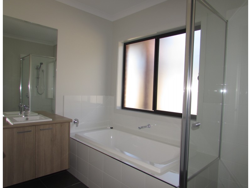 11 Woodman Drive, Mckenzie Hill VIC 3451