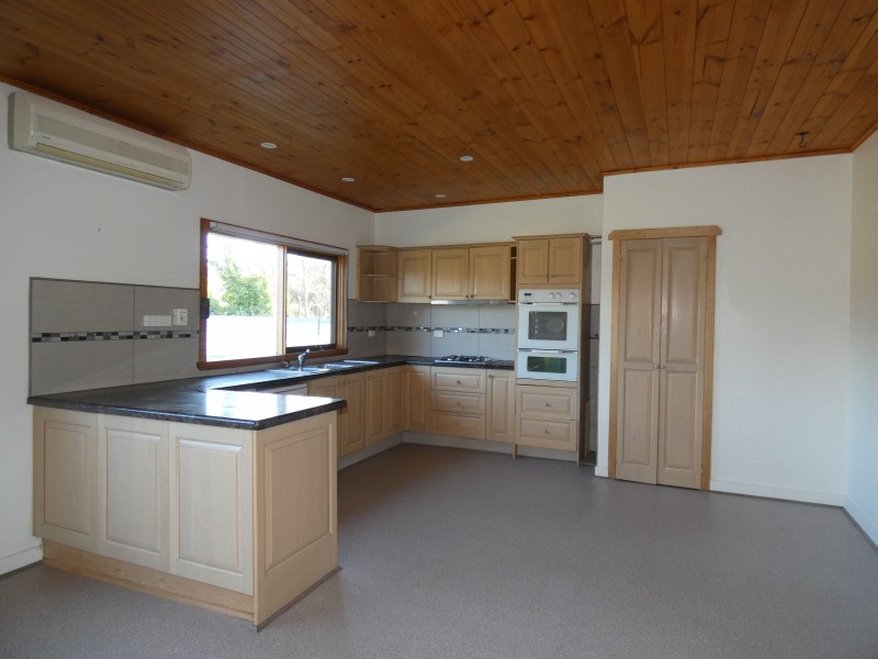 8715 Midland Highway, Barkers Creek VIC 3451