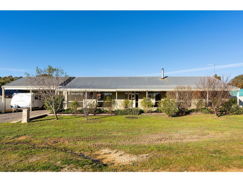 3 Eleanor Drive, Campbells Creek VIC 3451