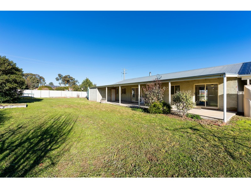 3 Eleanor Drive, Campbells Creek VIC 3451