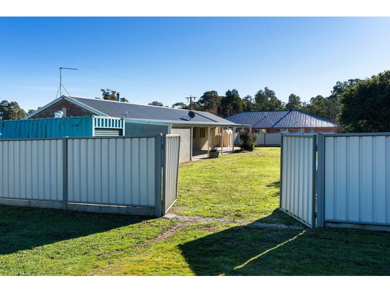 3 Eleanor Drive, Campbells Creek VIC 3451
