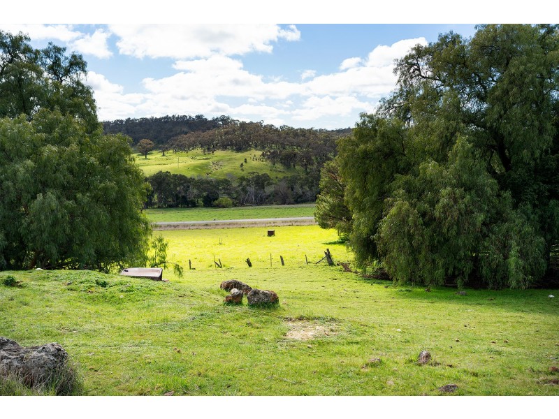 108 Tarilta Road, Guildford VIC 3451