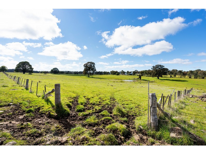 108 Tarilta Road, Guildford VIC 3451