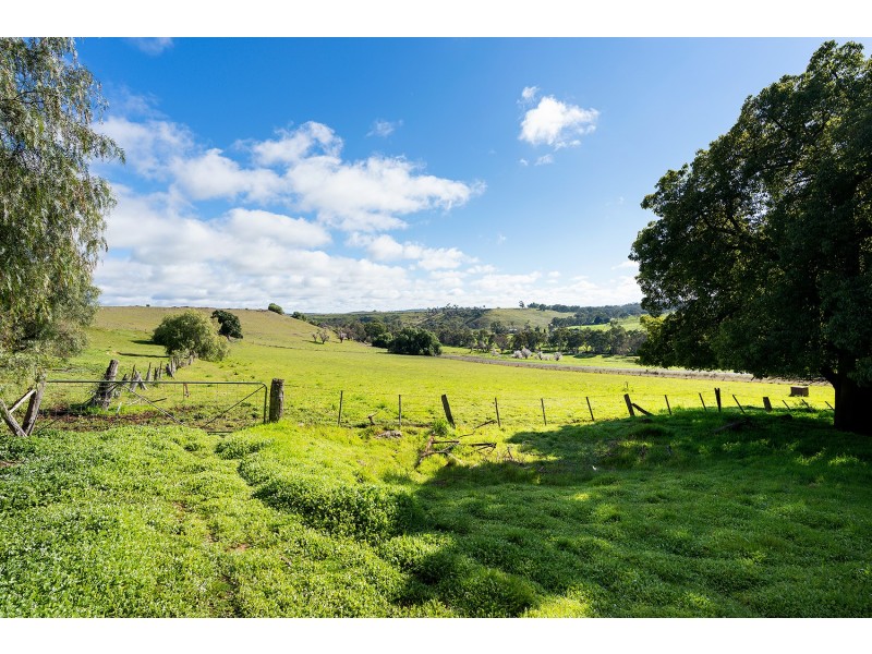 108 Tarilta Road, Guildford VIC 3451