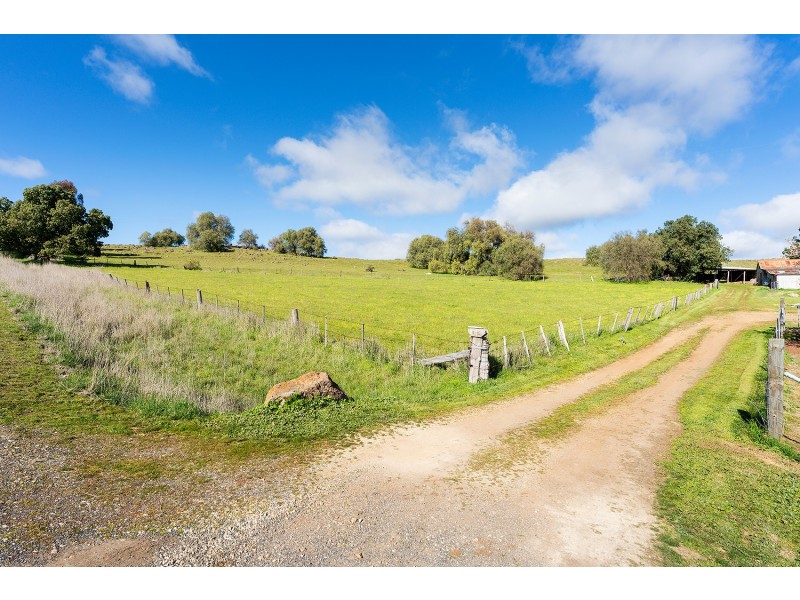 108 Tarilta Road, Guildford VIC 3451