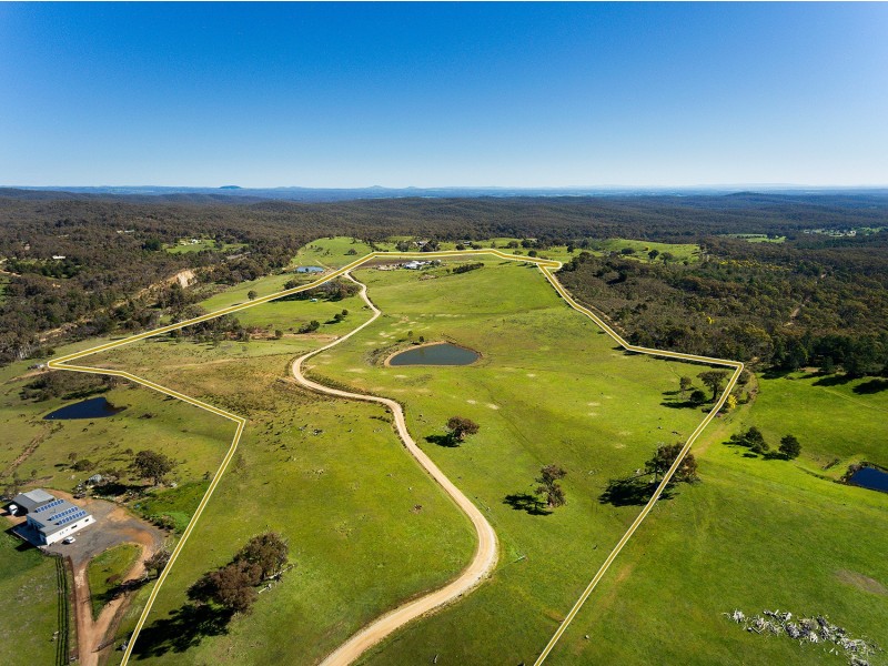 180 Pyrenees Highway, Elphinstone VIC 3448