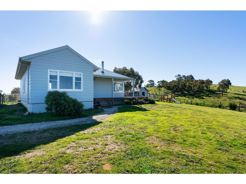 180 Pyrenees Highway, Elphinstone VIC 3448