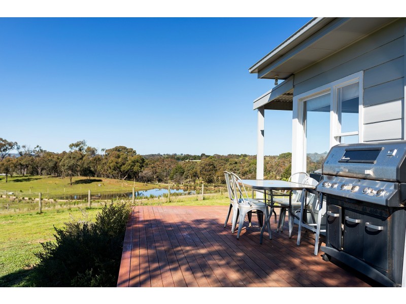 180 Pyrenees Highway, Elphinstone VIC 3448
