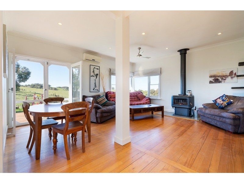 180 Pyrenees Highway, Elphinstone VIC 3448