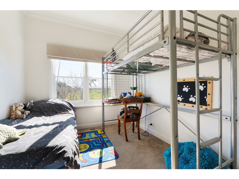 180 Pyrenees Highway, Elphinstone VIC 3448