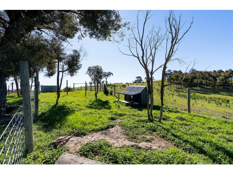 180 Pyrenees Highway, Elphinstone VIC 3448