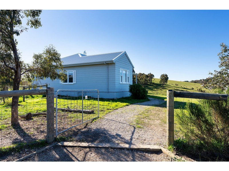 180 Pyrenees Highway, Elphinstone VIC 3448