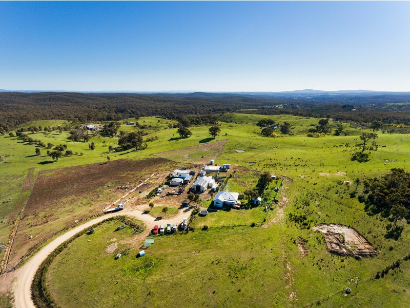 180 Pyrenees Highway, Elphinstone VIC 3448