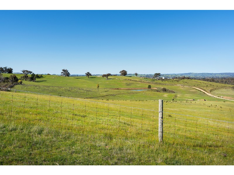 180 Pyrenees Highway, Elphinstone VIC 3448